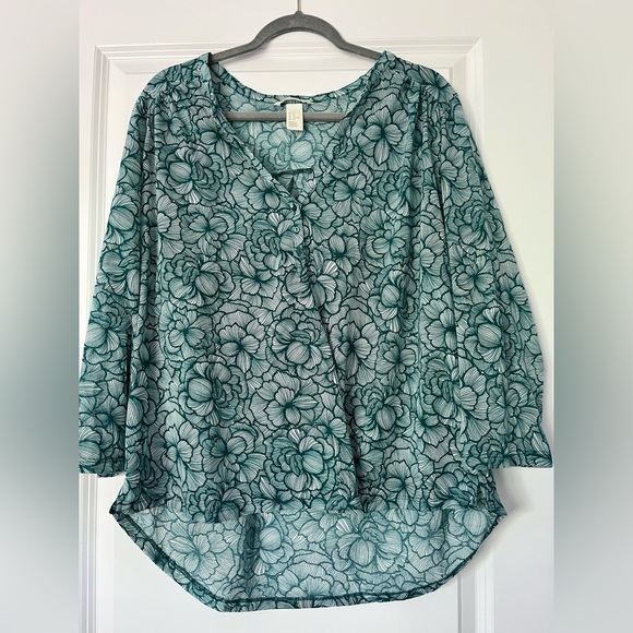 H&M Tops - EUC H&M Blue Floral Top (XL)